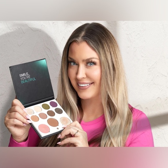 OFRA X HOT MESS MOMMA MINI MIX FACE PALETTE - UNCONDITIONAL - Picture 7 of 7